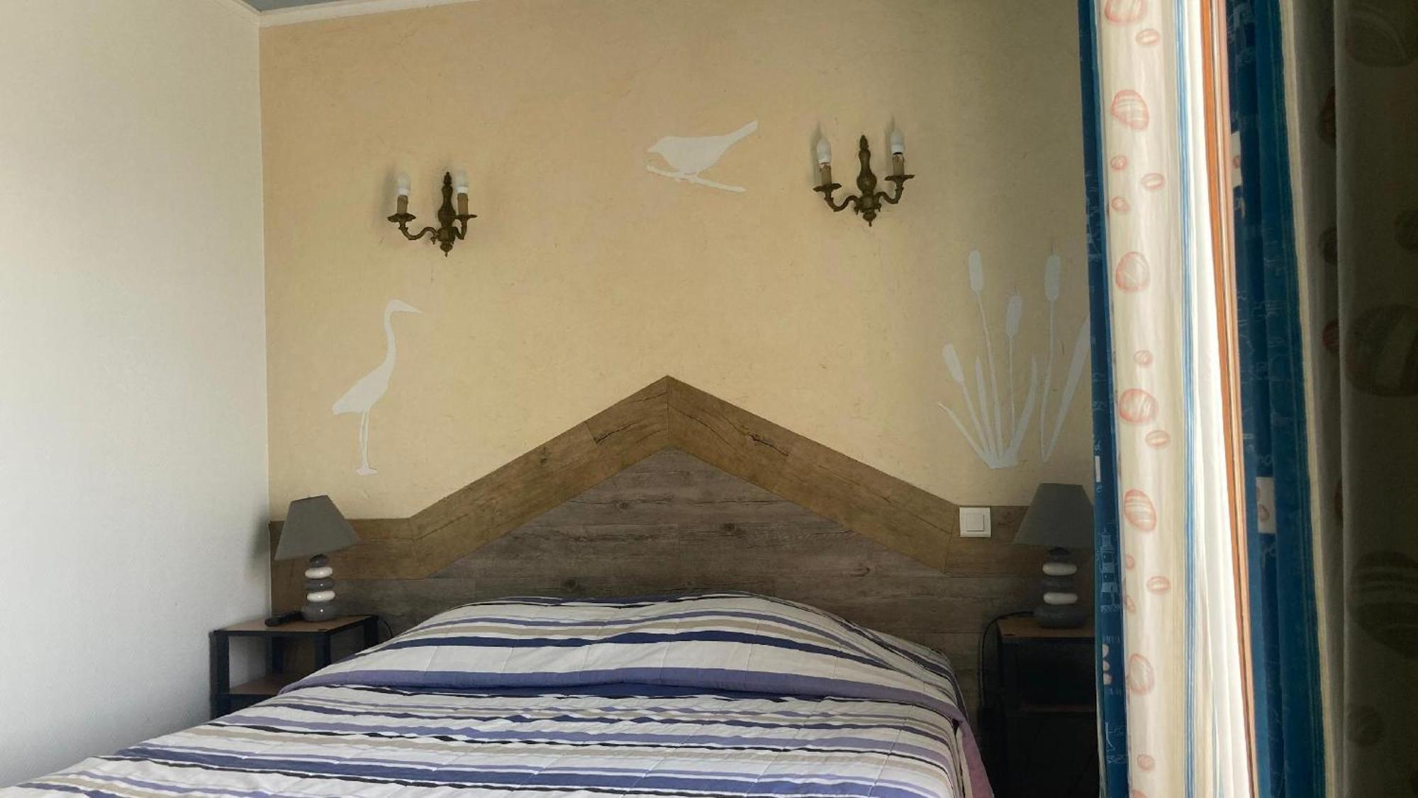 Aux Trois Jean Hotel Le Crotoy Bagian luar foto